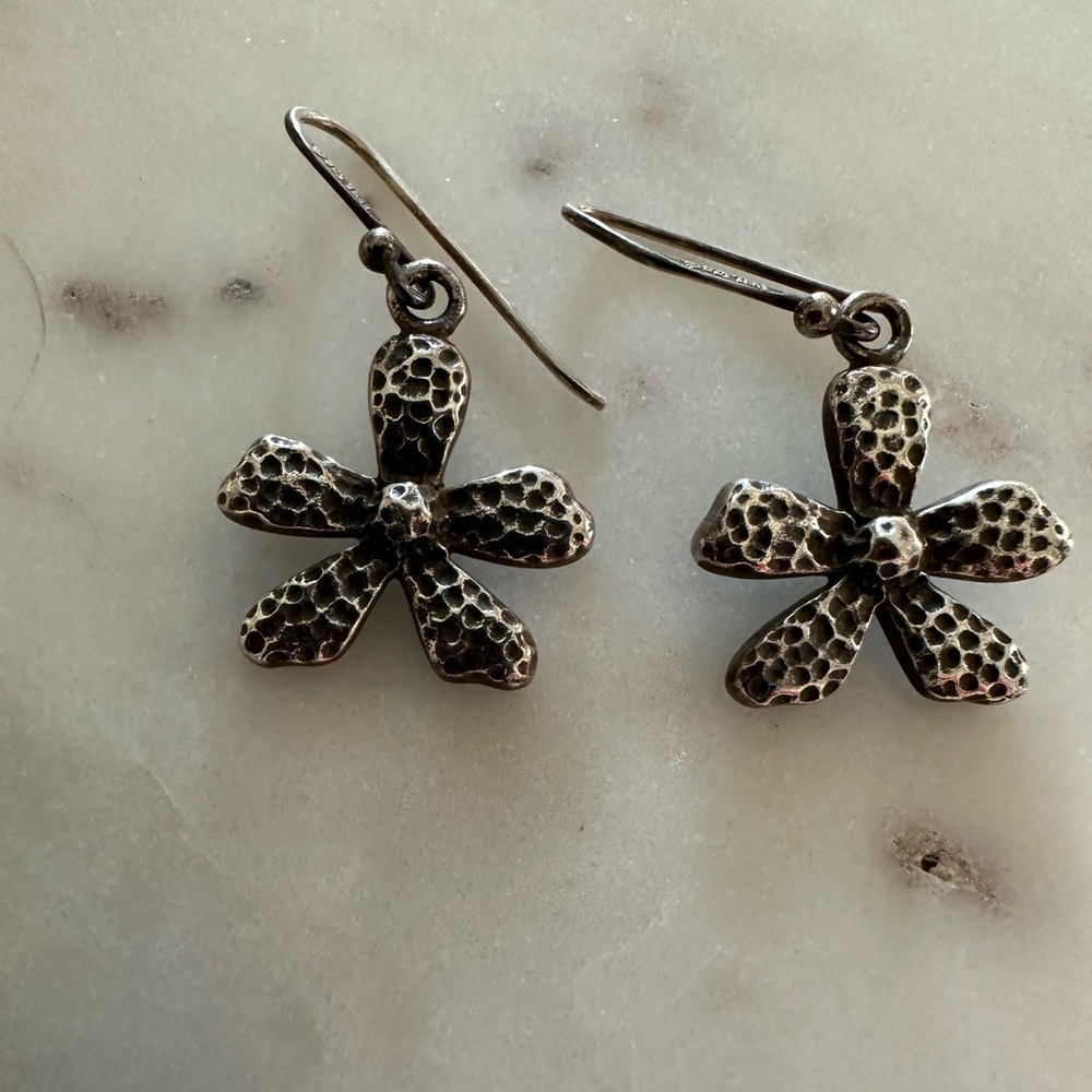 Retired Silpada Sterling Silver Textured Daisy Earrings - Picture 3 of 5
